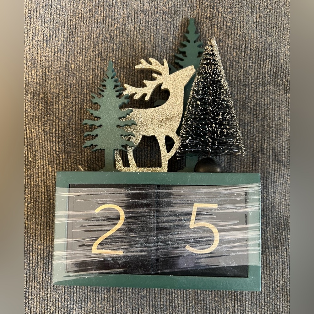 Festive Green and Gold Wooden Holiday Countdown Calendar